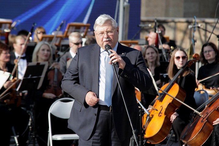 «Циничный и подхалимский поступок»: депутат раскритиковала награждение томского губернатора «за заслуги»