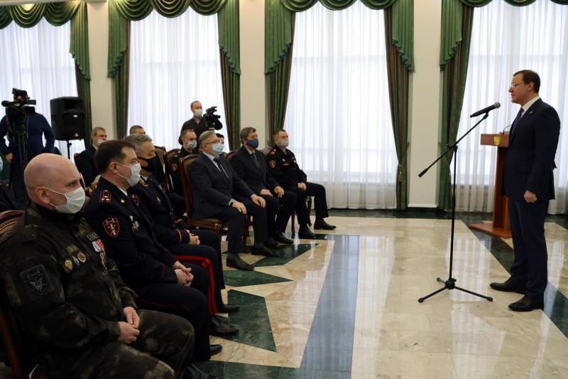 «Вы храните мир и спокойствие на территории Самарской области и всей России»: глава региона поздравил сотрудников Росгвардии