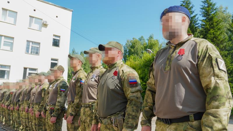 Губернатор Пензенской области вручил государственные награды вернувшимся с СВО росгвардейцам